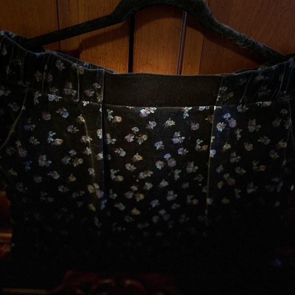 Juicy Couture velour zippered skirt set - Picture 5 of 5